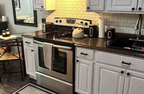 West Bronx Apartment | Tranquil studio with AC in friendly Bronx neighborhood