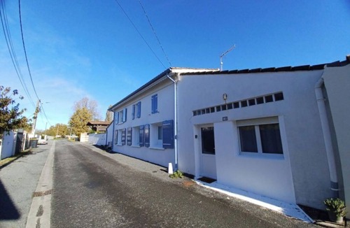 Pugnac Apartment | Tranquil studio with WiFi in charming Pugnac