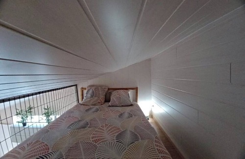 Pugnac Apartment | Tranquil studio with WiFi in charming Pugnac