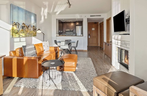 Cle Elum Condo | Tranquil Suncadia Lodge with Fireplace, Mountain Views and Pool Hot Tub