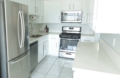 Reseda House | Tranquil Tarzana Haven