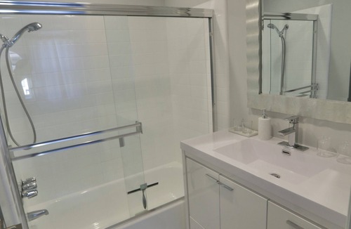 Reseda House | Tranquil Tarzana Haven