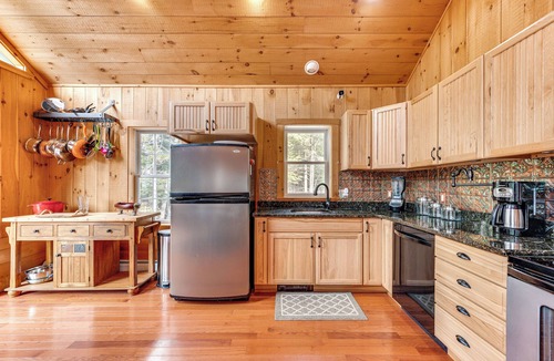 Thornton Cabin | Tranquil Thornton Cabin: Deck, Views & Game Room!