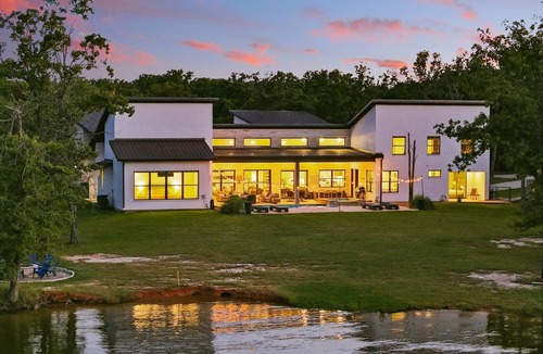 Malakoff House | Tranquil Tides: Lake Front- Pool & Hot Tub