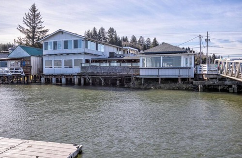 South Bend Apartment | Tranquil Tides - private studio suite on river