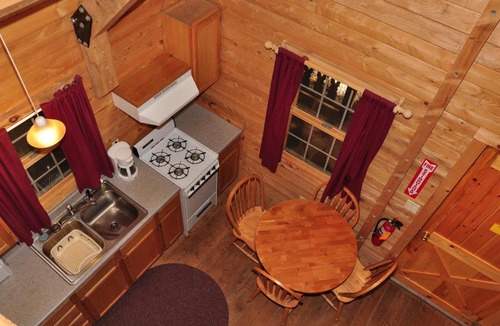 Sturgeon Bay Resort | Tranquil Timbers Deluxe Cabin 6