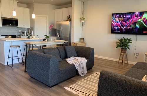 Vancouver House | Tranquil Townhome in Prime Location