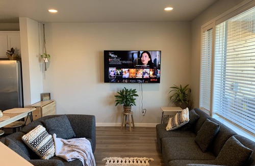 Vancouver House | Tranquil Townhome in Prime Location