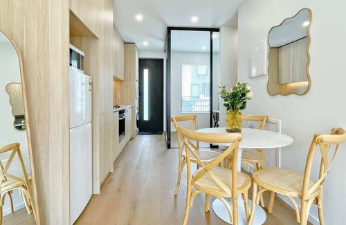 Grey Lynn Condo | Tranquil Townhouse 2BR & 1 Study with Free Parking