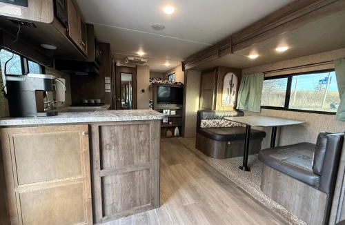 Archie Villa | Tranquil Trailside Stay