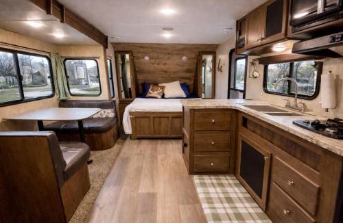 Archie Villa | Tranquil Trailside Stay
