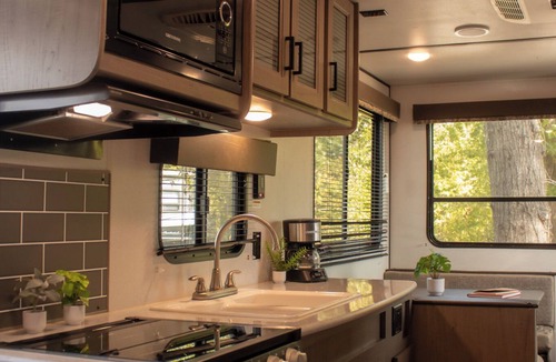 Archie House | Tranquil Trailside Stay