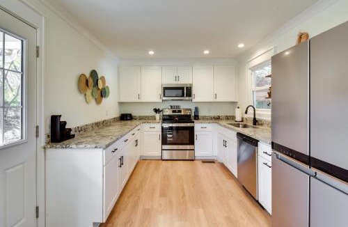 Travelers Rest House | Tranquil Travelers Rest Home with Fire Pit!