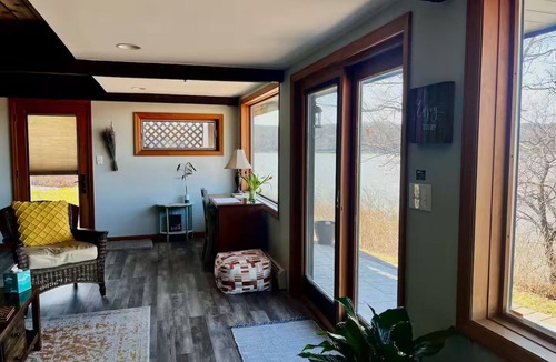 Wappingers Falls Apartment | Tranquil Tree-House on the beautiful Hudson River