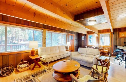 Comstock Acres House | Tranquil Treehouse Haven
