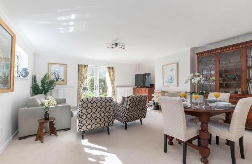 Cheltenham House | Tranquil Two Bedroom Home on Leckhampton Hill