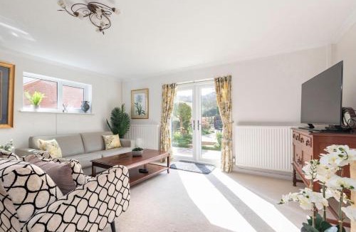 Cheltenham House | Tranquil Two Bedroom Home on Leckhampton Hill