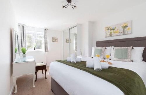 Cheltenham House | Tranquil Two Bedroom Home on Leckhampton Hill