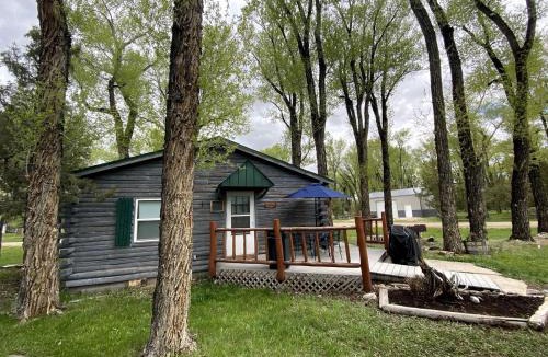 Riverside House | Tranquil Two Bedroom Cabin in Riverside, Wyoming