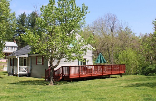 Brownsville House | *Tranquil Valley Cottage*