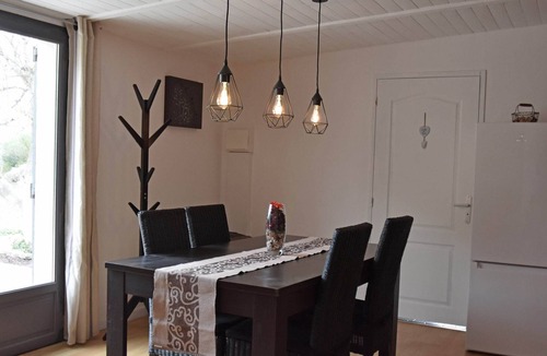 Lezignan-Corbieres Villa | Tranquil Villa with Pool