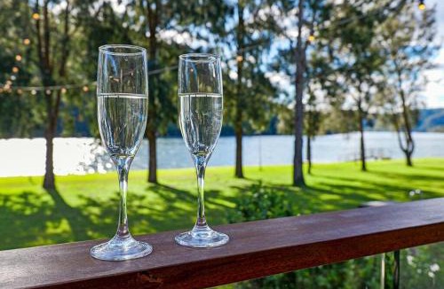 Wisemans Ferry Villa | Tranquil villa by the river.