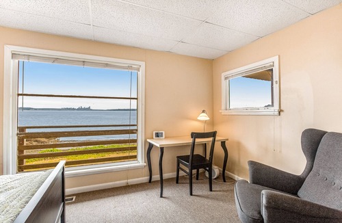 Bainbridge Island House | Tranquil waterfront getaway with inviting outdoor decks & beach access