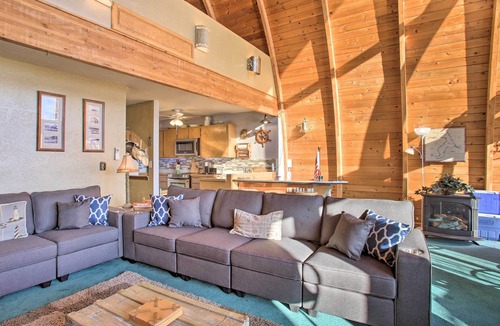 Bayview House | Tranquil Water-Front Panoramic-View Float Home on Scenic Bay Lake Pend Oreille