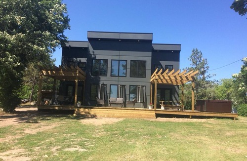 Grand Marais Cabin | Tranquil Waterfront Cabin - Grand Beach Manitoba - Sunset Lakehouse