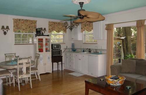 Homosassa Cottage | Tranquil Waterfront Cottage. 1 Bedroom, 1 Bathroom. Sleeps 2