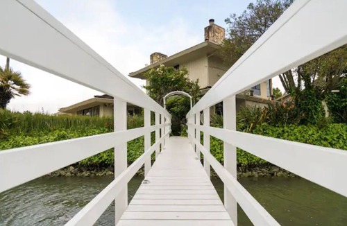 San Rafael Villa | Tranquil Waterfront Retreat Haven