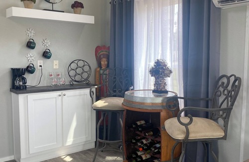 Dennis House | Tranquil Waterfront Casita