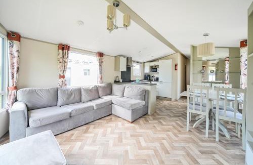 Great Houghton House | Tranquil Waters - Billing Aquadrome