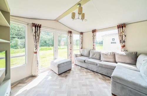 Great Houghton House | Tranquil Waters - Billing Aquadrome