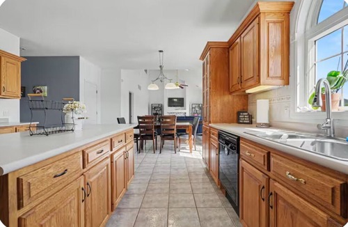 Mahomet House | Tranquil Waterside Getaway