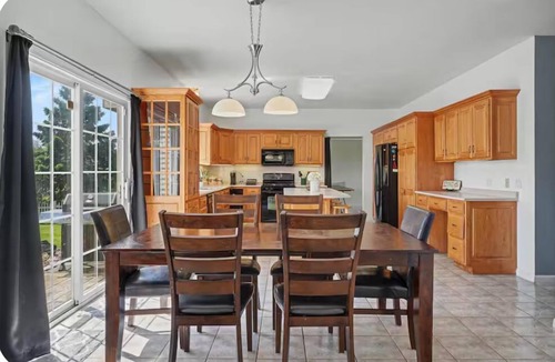 Mahomet House | Tranquil Waterside Getaway