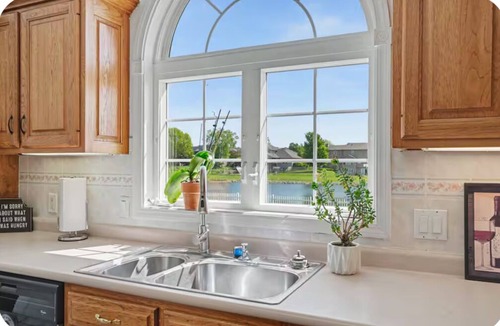 Mahomet House | Tranquil Waterside Getaway