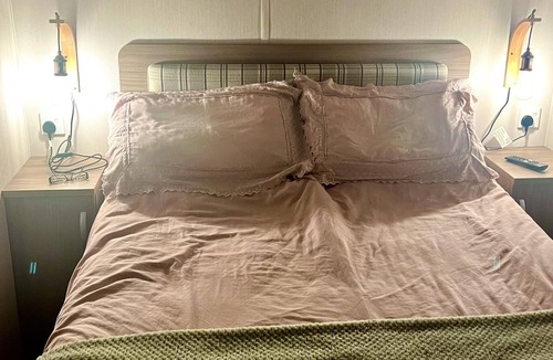 Winestead Cabin | Tranquil Waterside Lodge in Tunstall