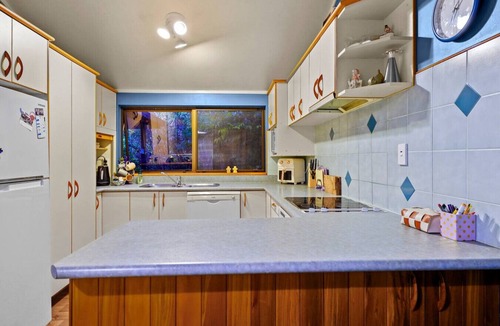 West Harbour House | Tranquil West Haven with Water and Skyline Views