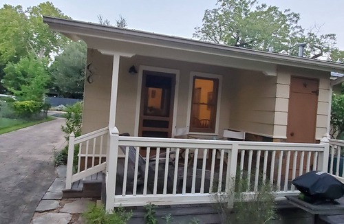 Zilker House | Tranquil Zilker neighborhood bungalow in 78704 on street front quiet cul de sac