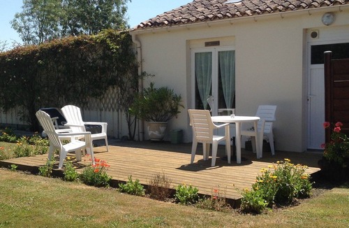 Le Poire-sur-Velluire House | Tranquility in the Marais Poitevin