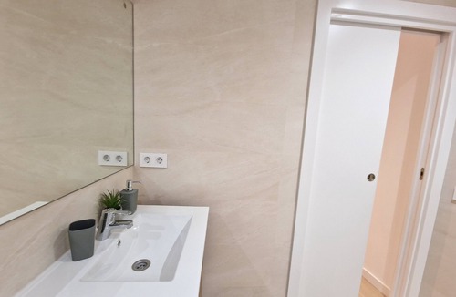 El Poble-sec Apartment | Tranquilidad con Ubicación Céntrica