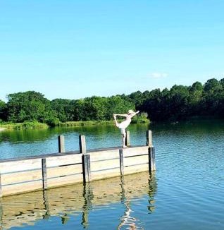 Oakhurst House | Tranquility 2 bedroom Villa by the lake with green backyard