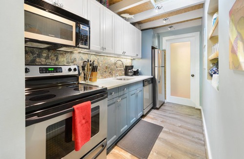 Historic Seaport Cottage | "Tranquility " At Ann Street Gardens Steps From Duval