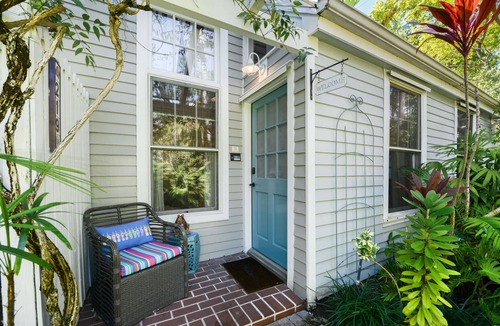 Historic Seaport Cottage | "Tranquility " At Ann Street Gardens Steps From Duval