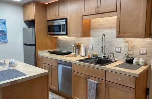 Hood River House | Tranquility Base: 1 BR 1 BA Hood River