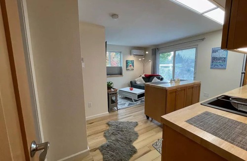 Hood River House | Tranquility Base: 1 BR 1 BA Hood River