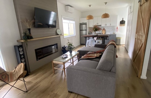 Karraganbah House | Tranquility by the Lake