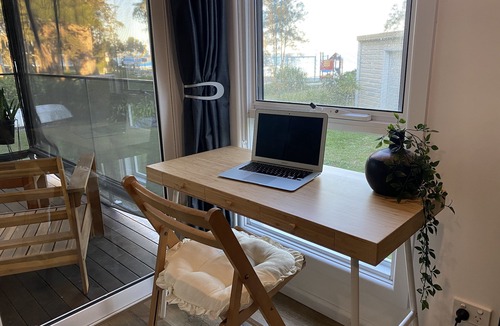 Karraganbah House | Tranquility by the Lake