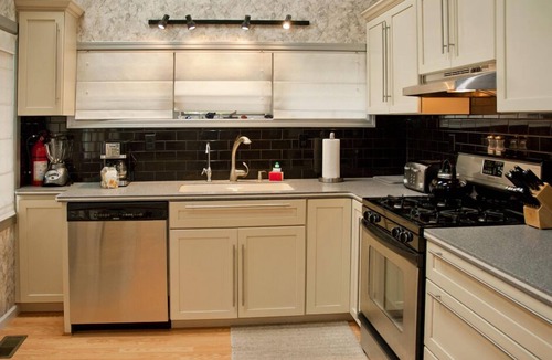 Oaks Corners Cottage | Tranquility:"Close to Downtown Geneva + Seneca Lake Wine Trail Retreat!"
